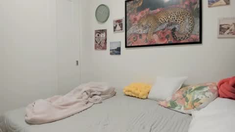 Snapshot of ariah_is_blonde chatting on October 2, 7:41 pm Ariah online show from October 2, 7:41 pm