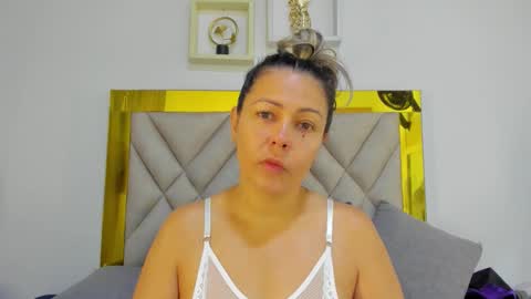 Snapshot of ariana_martins chatting on September 25, 3:27 am  ARI  online show from September 25, 3:27 am