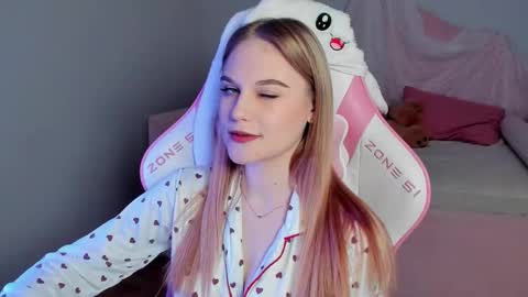 Aria online show from December 2, 5:37 pm