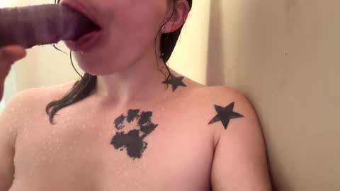 ariel  colin when hes here online show from February 28, 4:10 pm