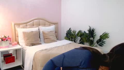 Ari online show from October 19, 9:11 am