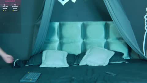 Ari online show from March 1, 7:59 pm