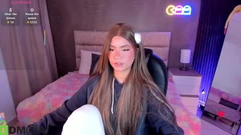 Ari  online show from April 16, 8:41 pm