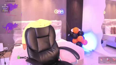 Ari  online show from October 31, 12:12 am