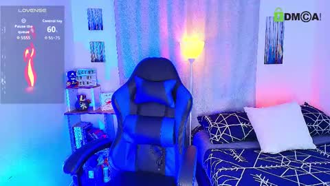 Snapshot of arontroy_wi chatting on October 24, 10:33 am noah and ivy online show from October 24, 10:33 am