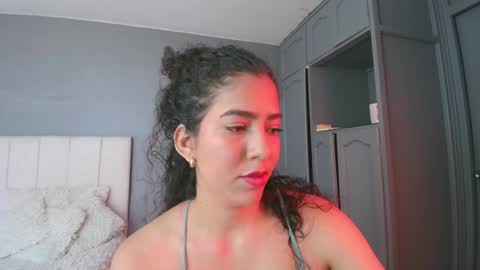   laura  online show from December 10, 7:54 pm