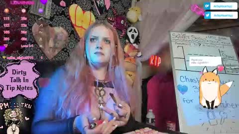 ArtsyHeartsyy online show from October 9, 2:05 am