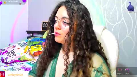 Snapshot of ashleykiim_ chatting on October 24, 12:39 am .. Ashley .. online show from October 24, 12:39 am