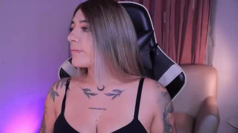 Ashley Lauren online show from November 24, 4:03 am