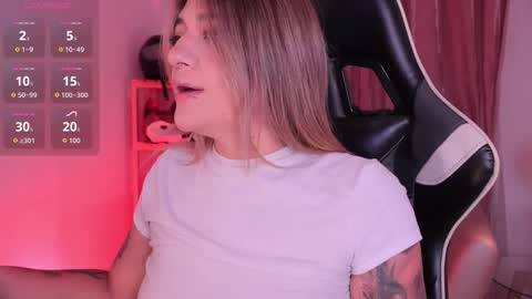 Ashley Lauren online show from December 23, 4:16 am