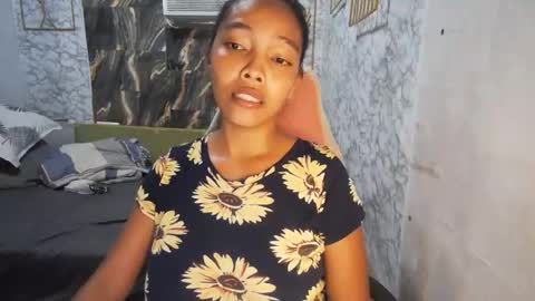 MAKE ME HAPPY HERE online show from May 9, 3:52 am