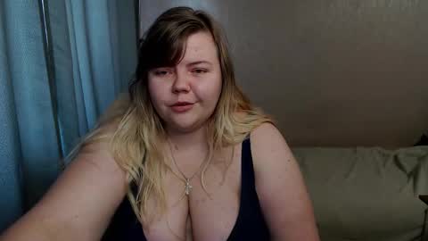 Snapshot of asmitkeyn chatting on October 16, 5:54 am AsmiTKeyn online show from October 16, 5:54 am