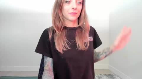 Astrid Luxe online show from February 24, 6:50 pm