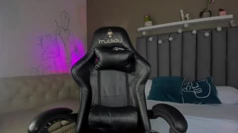 Atenea online show from April 4, 12:59 pm