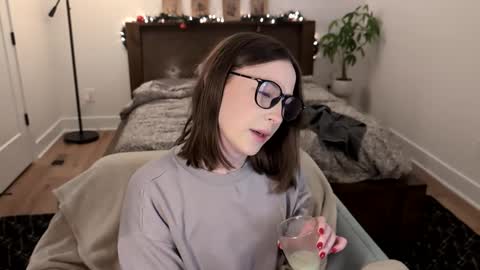 Miss Audrey online show from December 13, 9:30 pm