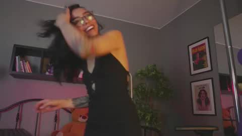  A U R A           online show from November 13, 4:00 am