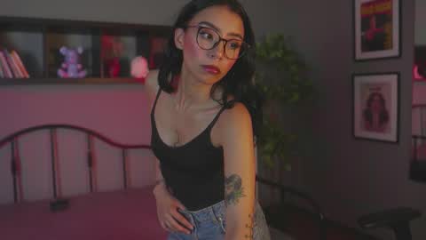  A U R A           online show from November 14, 4:01 am