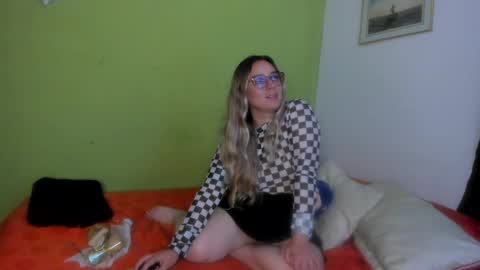 Aura Divina  online show from May 3, 10:57 pm