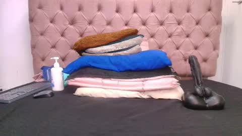 auroraa_miller online show from November 8, 12:10 pm