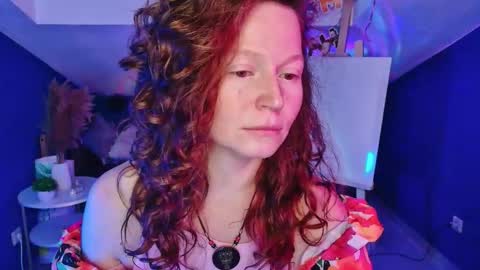 Snapshot of auroraborealis__ chatting on October 20, 6:38 am auroraborealis__ online show from October 20, 6:38 am