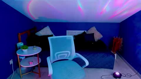 Snapshot of auroraborealis__ chatting on September 30, 6:41 am auroraborealis__ online show from September 30, 6:41 am