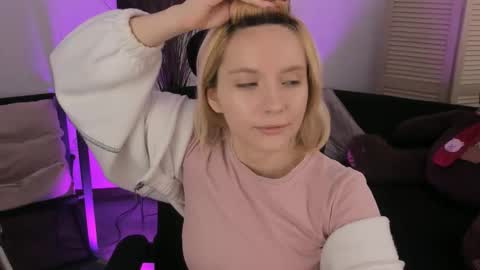 aurorawrenfield online show from February 3, 7:35 am