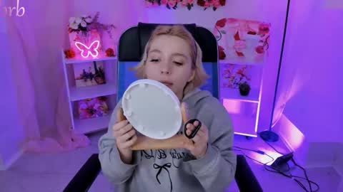 aurorawrenfield online show from November 3, 4:16 am