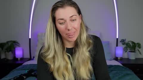 Snapshot of aussielulu chatting on October 5, 10:53 am aussielulu online show from October 5, 10:53 am