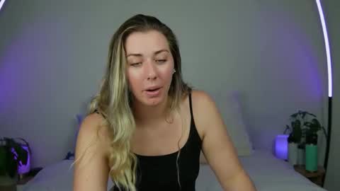 Snapshot of aussielulu chatting on October 4, 4:29 am aussielulu online show from October 4, 4:29 am