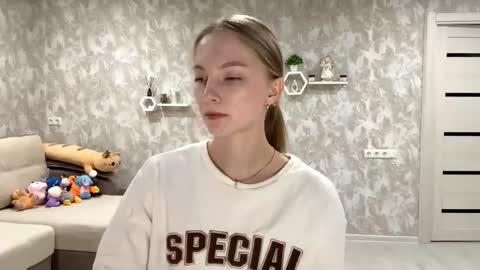 Annie online show from October 8, 3:16 pm