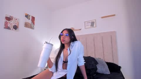 Snapshot of avaline_blanc chatting on January 12, 11:50 am Avaline Help me reach 100 likes TRANSMISSION EVERY DAY FROM 39 PM online show from January 12, 11:50 am