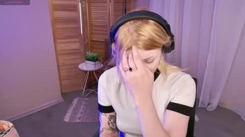 Ava online show from May 6, 1:48 pm