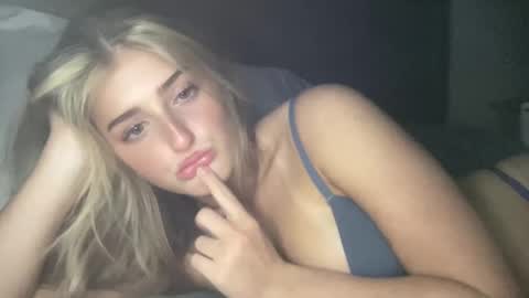 averymillerr online show from January 11, 5:31 am