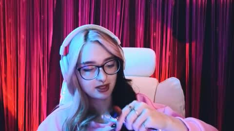 Avriel online show from February 14, 3:11 am