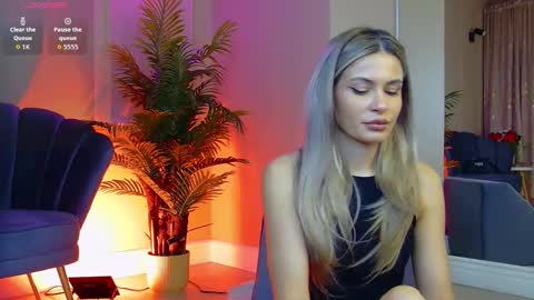 AVRILL CYRUX online show from November 26, 8:26 am