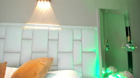 Avy  online show from December 18, 12:21 pm