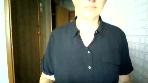 awesomeladyy online show from June 6, 7:36 am