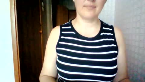 awesomeladyy online show from June 11, 8:22 am