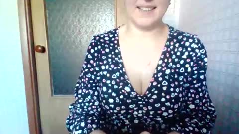 awesomeladyy online show from February 9, 9:44 am