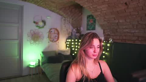 aya hitakayama  online show from February 10, 7:38 pm