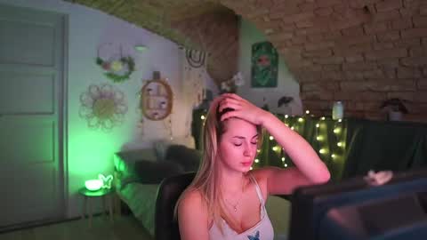 aya hitakayama  online show from February 17, 7:23 pm