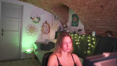 aya hitakayama  online show from February 24, 7:30 pm