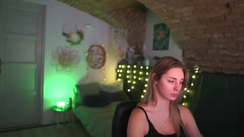 aya hitakayama  online show from February 3, 7:31 pm