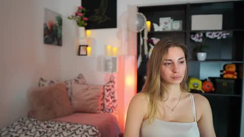 aya hitakayama  online show from March 12, 7:25 pm