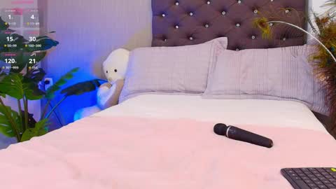 Snapshot of azaria_w chatting on September 27, 3:47 am Adriana online show from September 27, 3:47 am