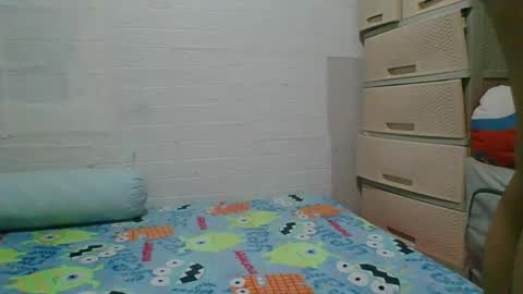 azelliya2018 online show from November 9, 5:47 am