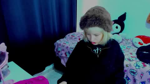 Azu Moure online show from March 5, 8:15 pm