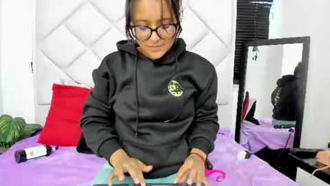 azul_moon online show from July 22, 11:00 am