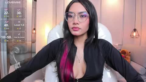 Azura online show from September 9, 7:35 pm