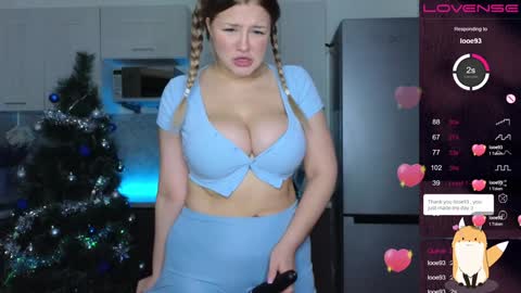 Snapshot of b_e_l_l_a__t_r_i_x chatting on December 25, 2:03 am Bella Wooowww online show from December 25, 2:03 am